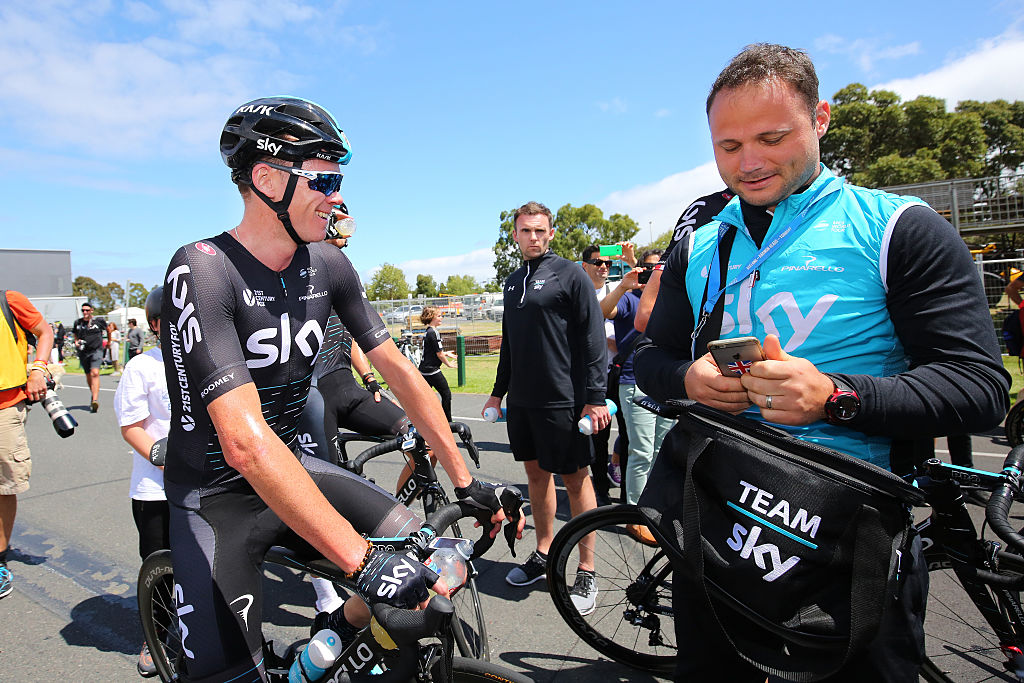 Ciclismo: primero hacia la carrera cero Melbourne / Cadel Evans - Albert Park GP / Menarrival / Christopher Froome (GBR) / David Rozman (SLO) Soigneur / Albert Park F1 GP Circuito - Albert Park F1 Circuito GP (116.6 km) / / Hombres / hacia Cero / © Tim de Waele