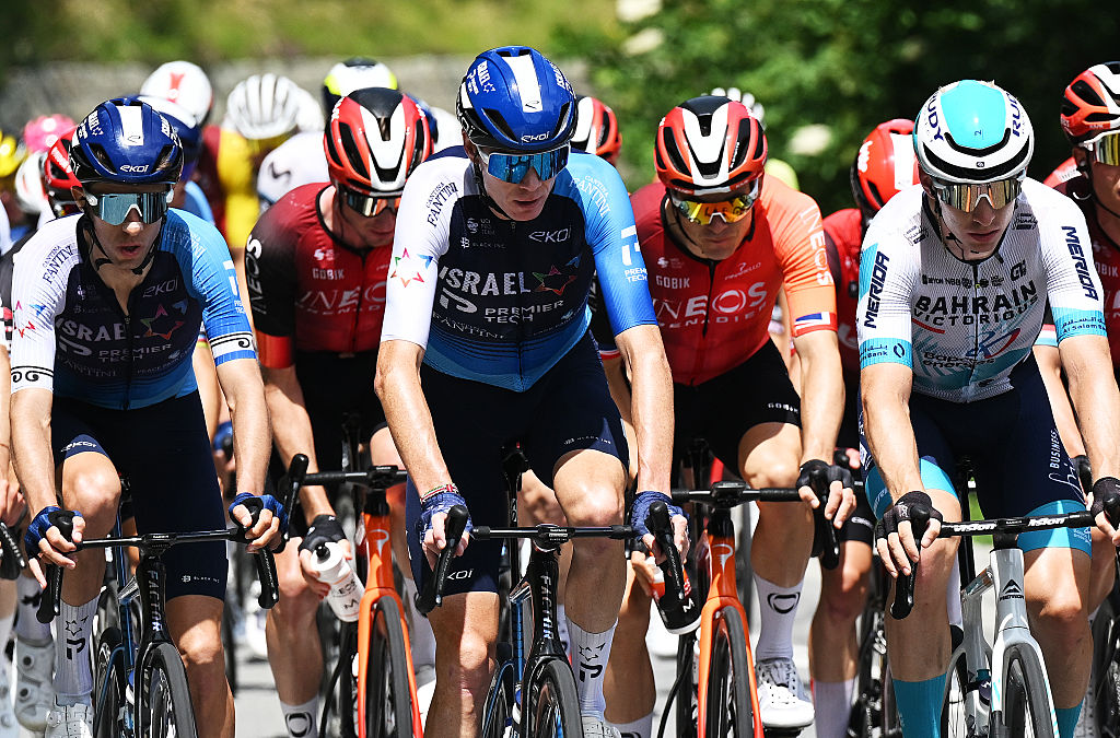 Piuro, Suiza - 18 de junio: (LR) George Bennett de Nueva Zelanda, Chris Froome de Gran Bretaña y Rainer Kepplinger de Austria y Equipo Bahrein - Victorious Compete durante el 88º Tour de Suisse, etapa 4 A 193.2 km desde Heiden hasta Piuro (Valchiaven) / #uciwt / en junio 18, 2025, 2025, 2025, 2025, 2025 en Piiuro, Piiuro, Piuro a Piuro (Valchiaven). Suiza. (Foto de Tim de Waele/Getty Images)