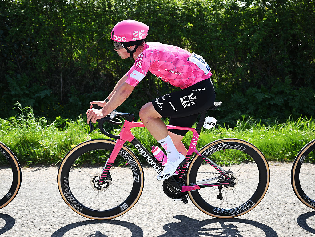 Beaupreau, Francia-09 de abril: Noah Hobbs de Gran Bretaña y Equipo Ef Education-Easypost compite durante el 71º Circuito Cycliste Sarthe-Paga de la Loire 2025, etapa 2 A 158.5 km de Cugand-La-Bernardiere a Beaupreau-En-mauges el 09 de abril, 2025 en Beaupreau, Francial. (Foto de Dario Belingheri/Getty Images)