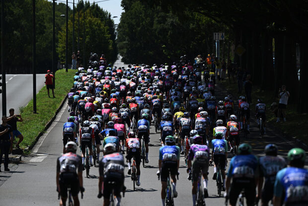 Vuelta a España 2025 peloton on stage 1