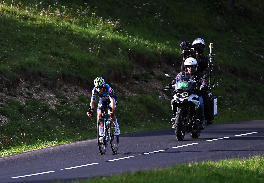 Chatel Les Portes du Soleil, Francia - 03 de agosto: Sarah Gigante de Australia y Seguro del Equipo AG - Soudal compite en el Grupo Chase que sube por el Col Du Corbier (1237m) durante el 4º Tour de France Femmes 2025, etapa 9 A 124.1KM desde Praz -Augly hasta Chatel Les Portes Du Soleil 1298M / #uciwwt / August / August 0, August 0, August / August / August / August 0, August / August 0, August / August 0, August / August 0, August / August 0, August / August / August 0, August / August 0, August / August 0, August. 2025 en Chatel Les Portes du Soleil, Francia. (Foto de Tim de Waele/Getty Images)