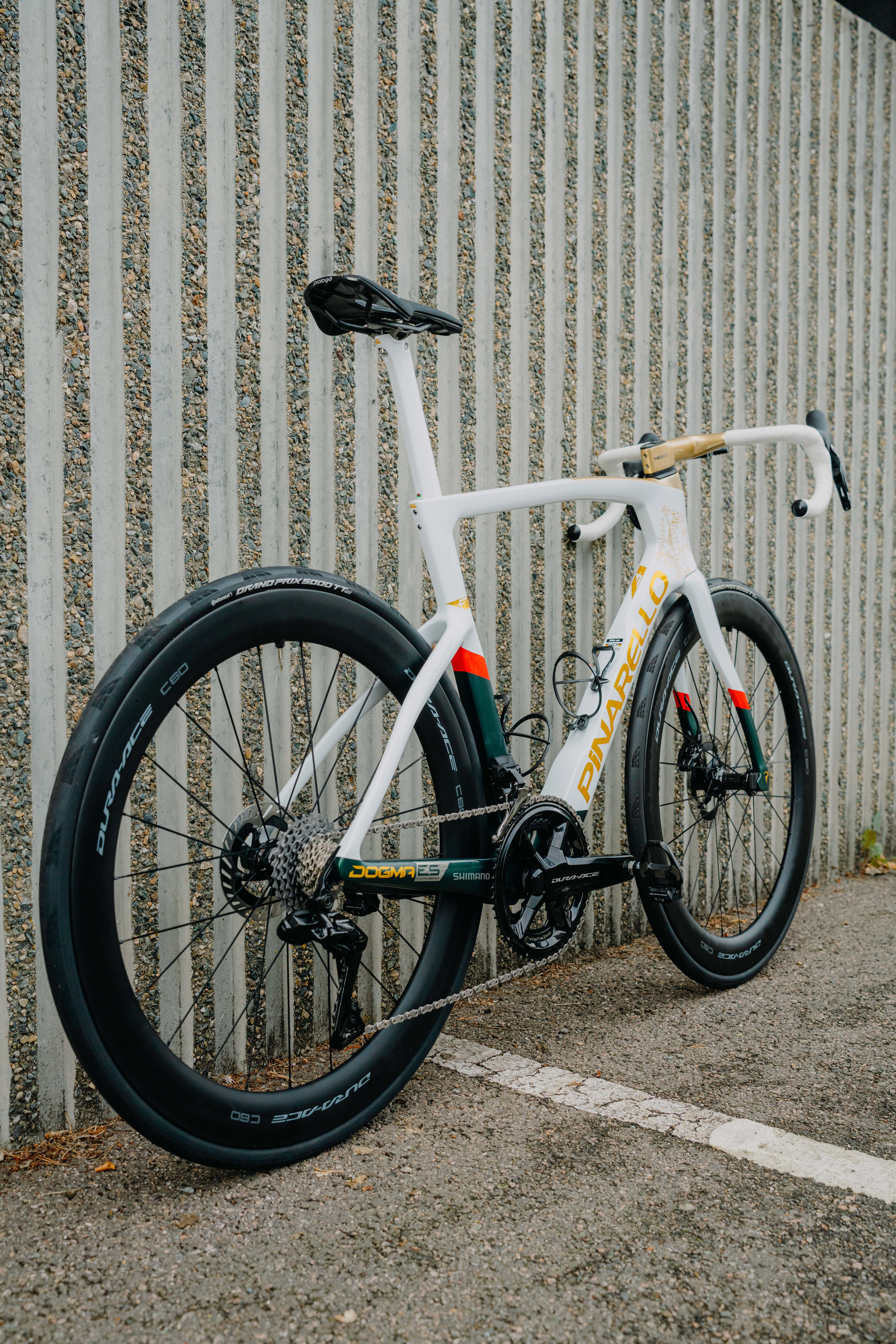 Geraint Thomas ' Tour de Gran Bretaña Custom Pinarello Dogma 2025