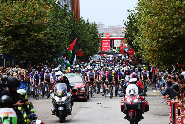 The peloton start stage 12 at the Vuelta a España 2025
