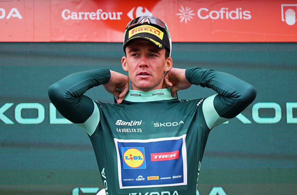 Cerler. Huesca La Magia, España - 29 de agosto: Mads Pedersen de Dinamarca y Equipo Lidl - Trek celebra en el podio como ganador de la camiseta de los puntos verdes durante la Vuelta 80 - 80 tour de España 2025, etapa 7 Una etapa de 188 km desde Andorra La Vella a Cerler. Huesca La Magia 1910m / #uciwt / el 29 de agosto de 2025 en Cerler. Huesca La Magia, España. (Foto de Tim de Waele/Getty Images)