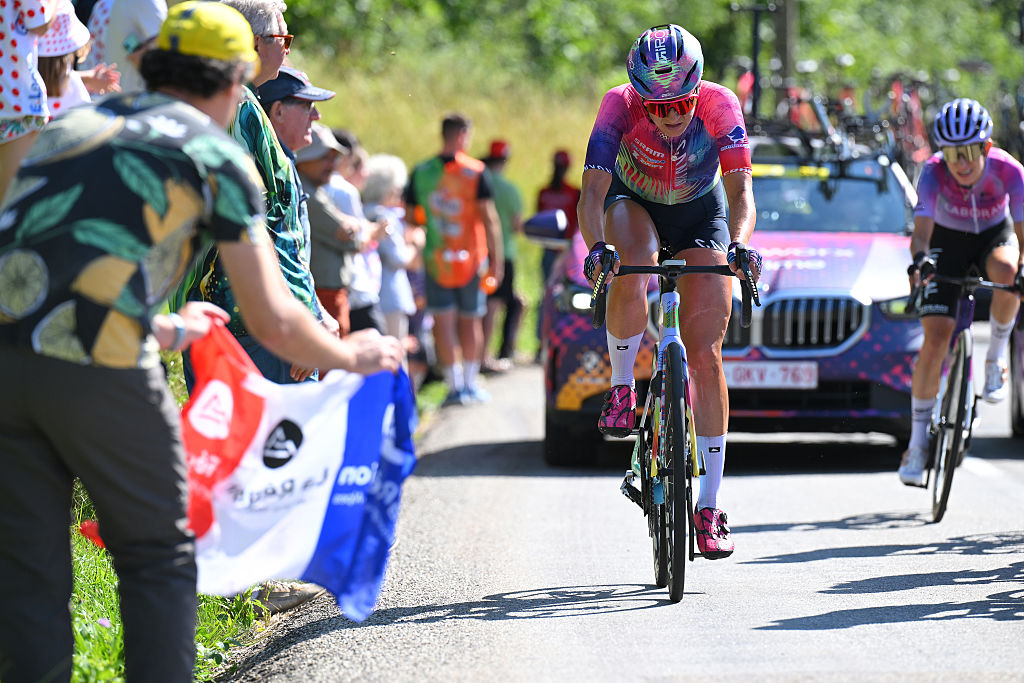 CHAMBERY, Francia-01 de agosto: Chloe Dygert de los Estados Unidos y el Equipo Canyon // Sram Zondacrypto compite en la escapada durante el 4to Tour de Francia Femmes 2025, etapa 7 A 159.7 km de la etapa de Bourg-en-Bresse a Chambery / #uciwwt / el 01 de agosto, 2025 en Bourg-en-Bress, FRANTE.