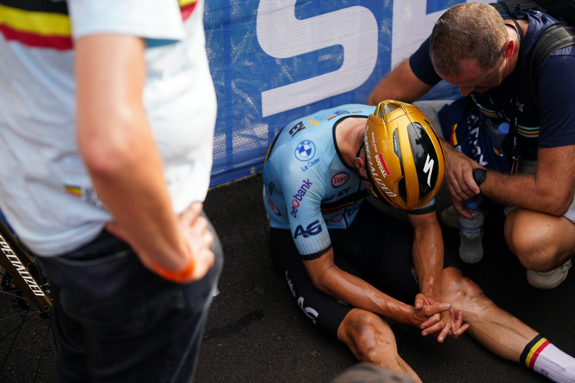 Imagen de Zac Williams/Swpix.com - 28/09/2025 - Ciclismo - 2025 Campeonato Mundial de Road UCI - Kigali Convention Center, Kigali, Ruanda - Men Elite Road Race - Remco Evenepoel (Bélgica) después de terminar segundo