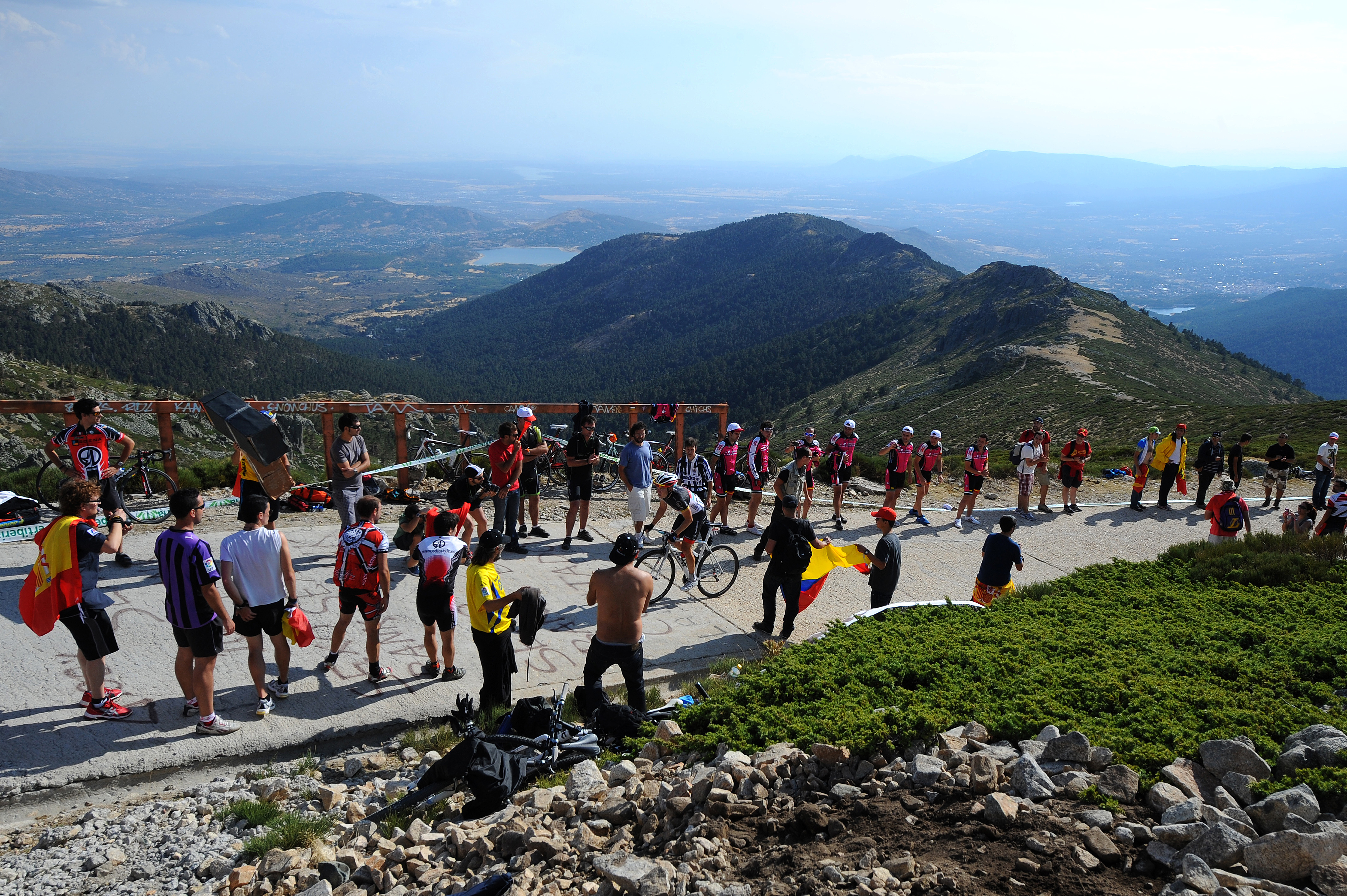 Ciclismo: 67ª gira por España 2012 / Etapa 20 Jan Bakelants (BEL) / Ilustración Fans de Illustratie Supportadores Publiek Publiek Spectators / Bola Del Mundo 2247m / Landscape PageSage Landschap / La Faisanera Golf - Bola del Mundo 2247M (170,7KM) / Vuelta ESPAGNE RONDE GOLFE De waele