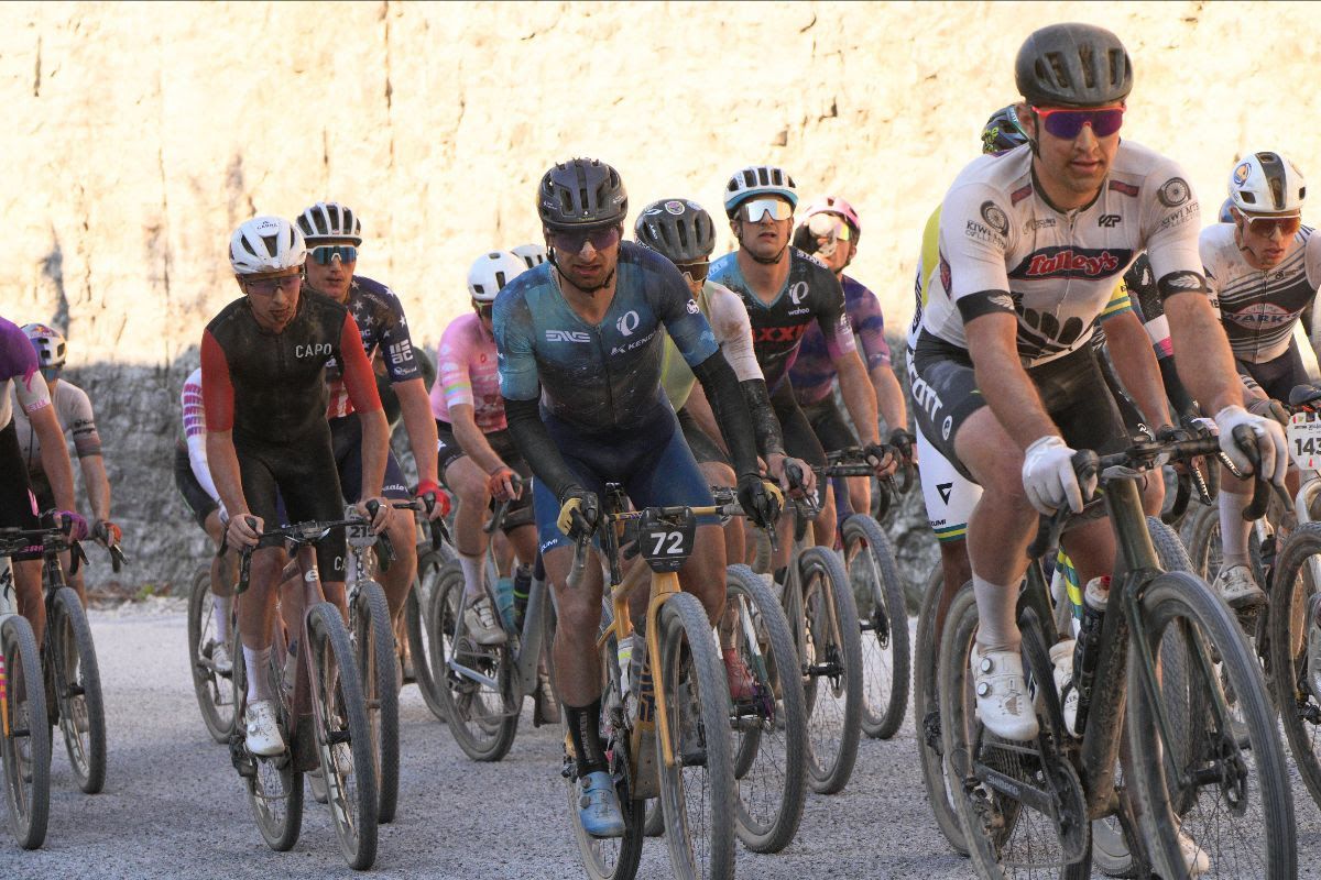 The men's field in 2024 Big Sugar Gravel, with eventual winner Alexey Vermeulen (centre) in the pack