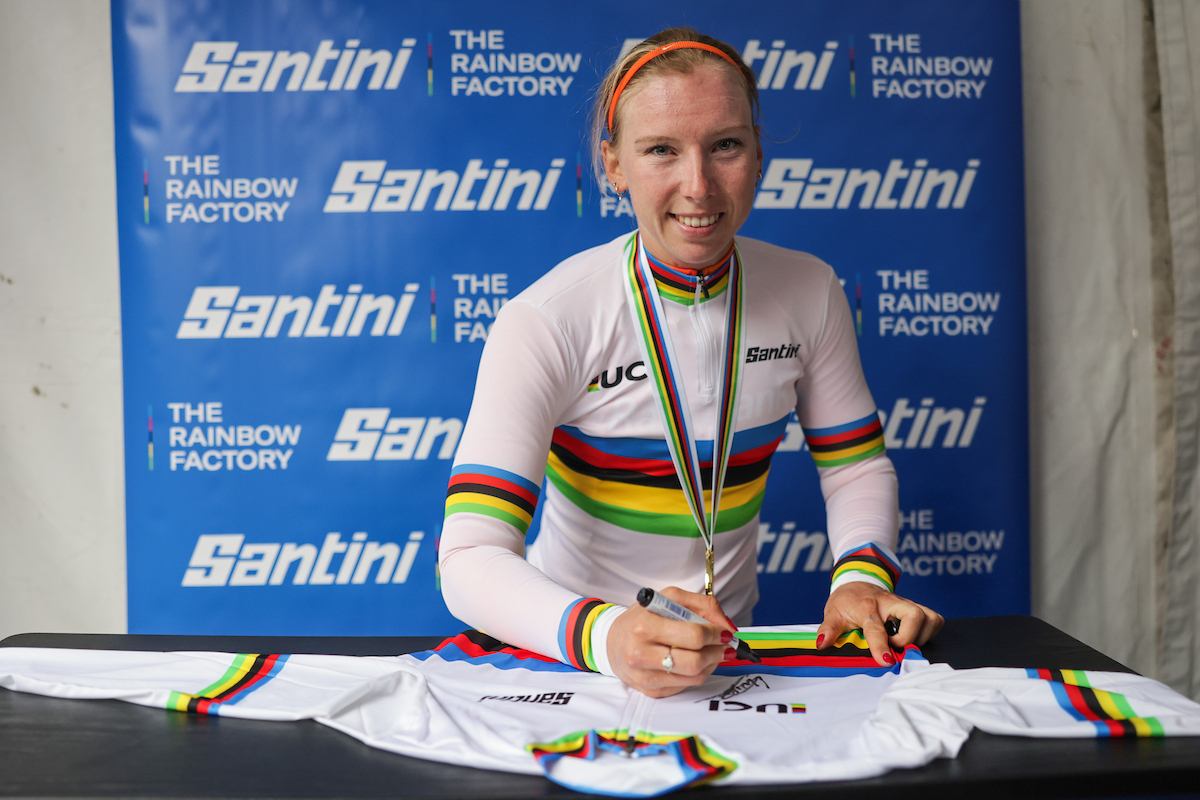 Lorena Wiebes gana el título mundial en el UCI Gravel Worlds 2025
