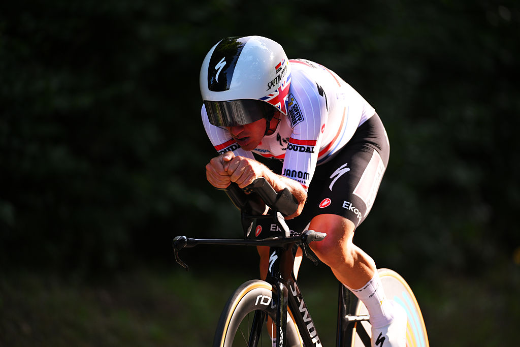 NIEDERANVEN, LUXEMBURGO - 20 DE SEPTIEMBRE: Ethan Hayter de Gran Bretaña y el equipo Soudal Quick-Step compiten durante el 85.o Tour de Luxemburgo, etapa 4, una etapa de contrarreloj individual de 26,3 km desde Niederanven a Niederanven el 20 de septiembre de 2025 en Niederanven, Luxemburgo. (Foto de Tim de Waele/Getty Images)