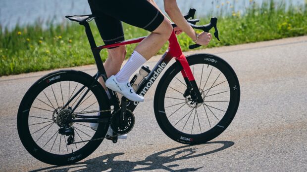 Swiss Side reacciona a la normativa de profundidad de ruedas de la UCI y lanza el juego de ruedas HADRON³ Ultimate 650