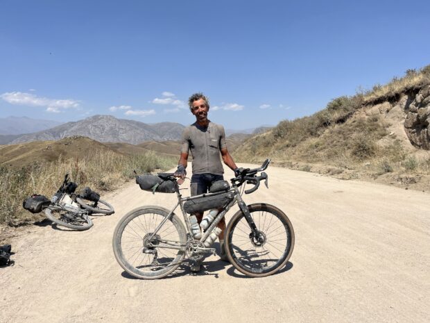 'No era tan inteligente': la ciclista de ultradistancia Sofiane Sehili después de que su intento de batir el récord mundial en EurAsia terminara con 50 días en prisión rusa