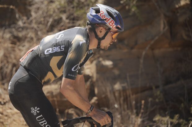 “He estado sufriendo todo el año. No quiero sufrir aquí': Tom Pidcock obtiene una victoria de etapa en Gravel Burn mientras Matt Beers mantiene el liderato a dos días del final