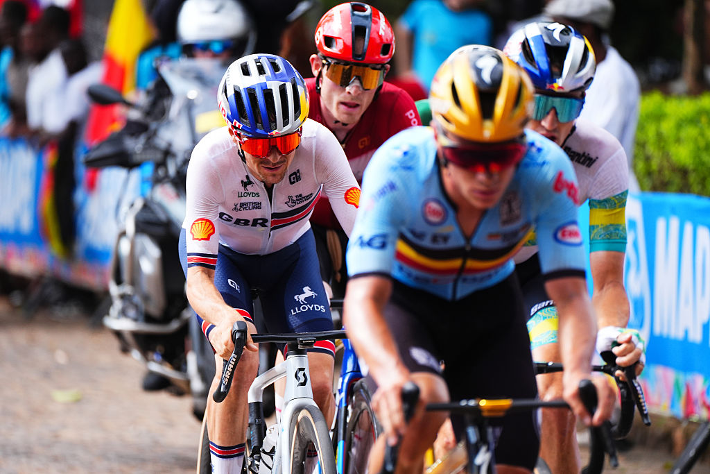 Imagen de Zac Williams/Swpix.com - 28/09/2025 - Ciclismo - 2025 Campeonato Mundial de Road UCI - Kigali Convention Center, Kigali, Ruanda - Men Elite Road Race - Thomas Pidcock (Gran Bretaña)