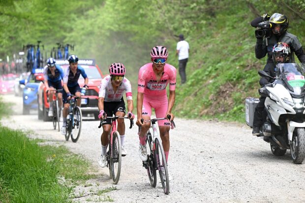 2025 Giro d'Italia: Isaac del Toro leads Richard Carapaz on the Colle delle Finestre