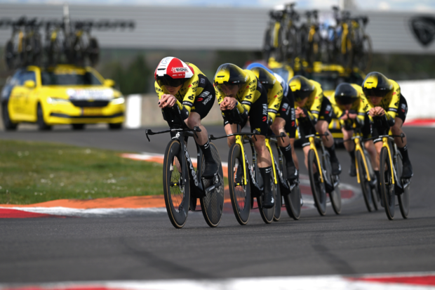 El nuevo formato de contrarreloj por equipos que decidirá el primer maillot amarillo en el Tour de Francia 2026 genera críticas del director ejecutivo de Visma-Lease a Bike