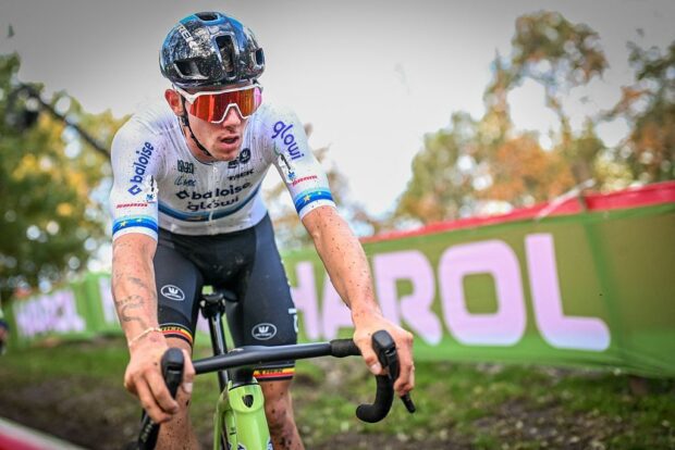 Belgian Thibau Nys pictured in action during the elite men race of the "Rapencross" cyclocross in Lokeren, the second race (out of 8) of the X2O Badkamers Trophy, Sunday 02 November 2025. BELGA PHOTO DAVID PINTENS (Photo by DAVID PINTENS / BELGA MAG / Belga via AFP)