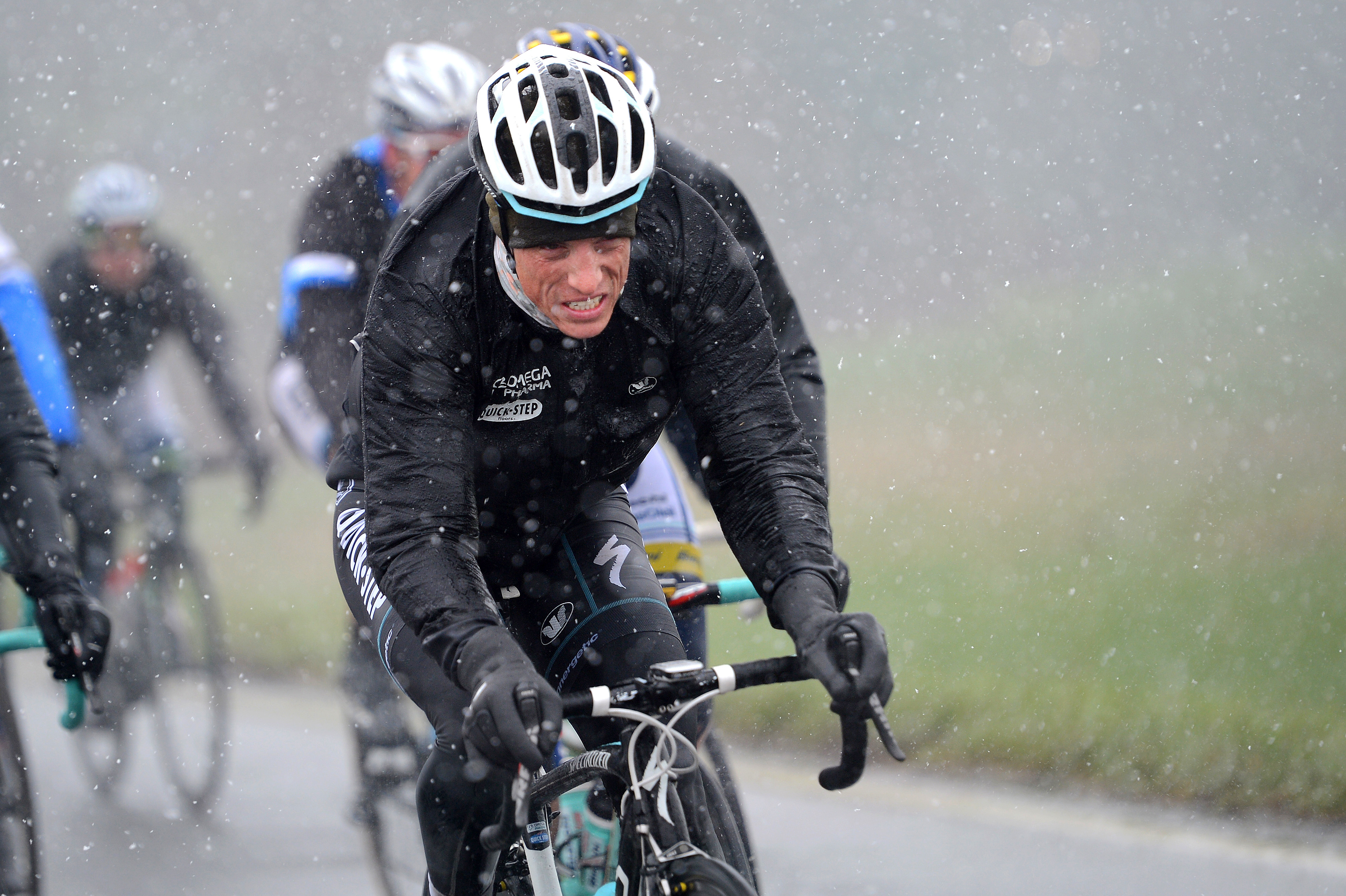 Sylvain Chavanel cabalgando en la nieve