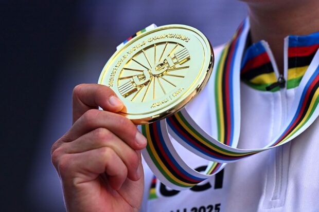KIGALI, RWANDA - SEPTEMBER 27: Detail view of the gold medalist Magdeleine Vallieres and Team Canada celebrating during the medal ceremony after the 98th UCI Cycling World Championships Kigali 2025 - Women Elite Road Race a 164.6km race from Kigali to Kigali on September 27, 2025 in Kigali, Rwanda. (Photo by Dario Belingheri/Getty Images)