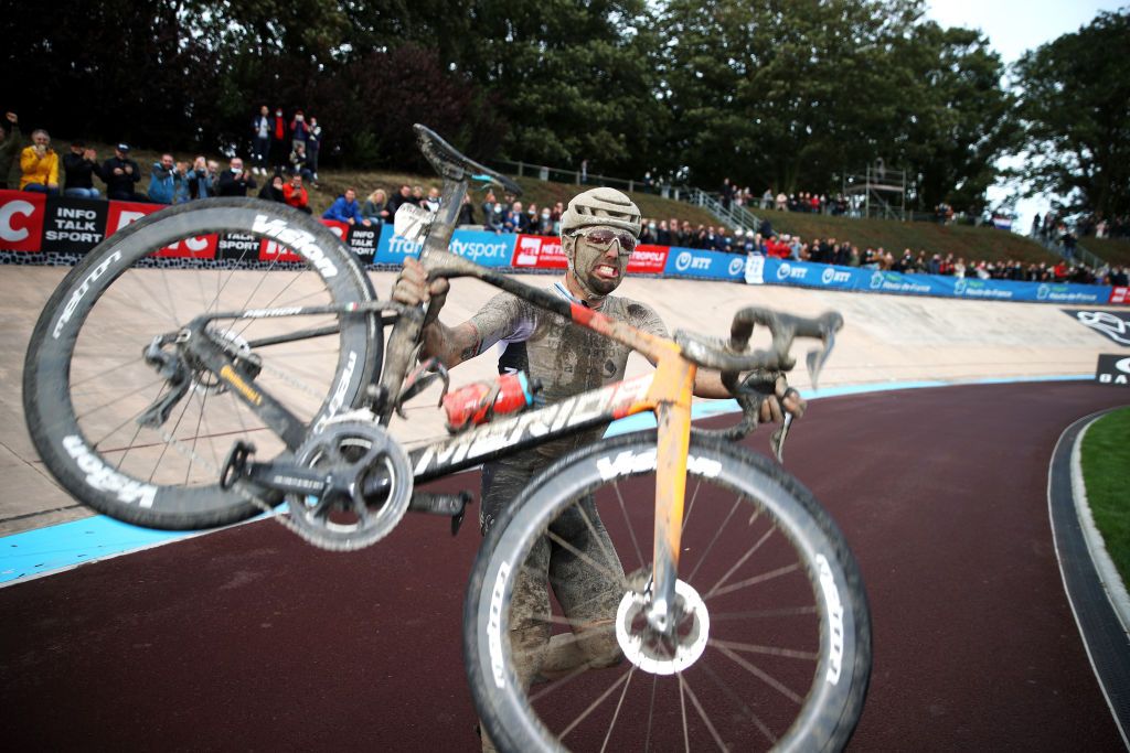 ROUBAIX, FRANCE - OCTOBER 03: Sonny Colbrelli of Italy and Team Bahrain Victorious covered in mud celebrates winning in the Roubaix Velodrome - Vélodrome André Pétrieux after the 118th Paris-Roubaix 2021 - Men's Eilte a 257,7km race from Compiègne to Roubaix / #ParisRoubaix / on October 03, 2021 in Roubaix, France. (Photo by Etienne Garnier - Pool/Getty Images)