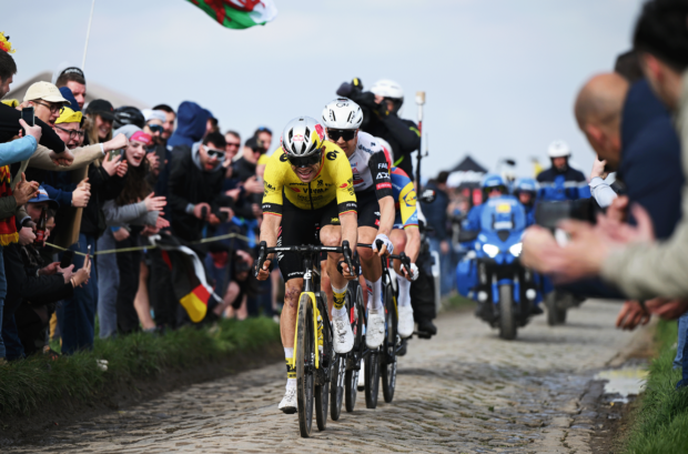Del concurso de televisión a las pruebas de equipamiento de la Paris-Roubaix: Wout van Aert vuelve al negocio con la preparación inicial de las clásicas adoquinadas de Visma