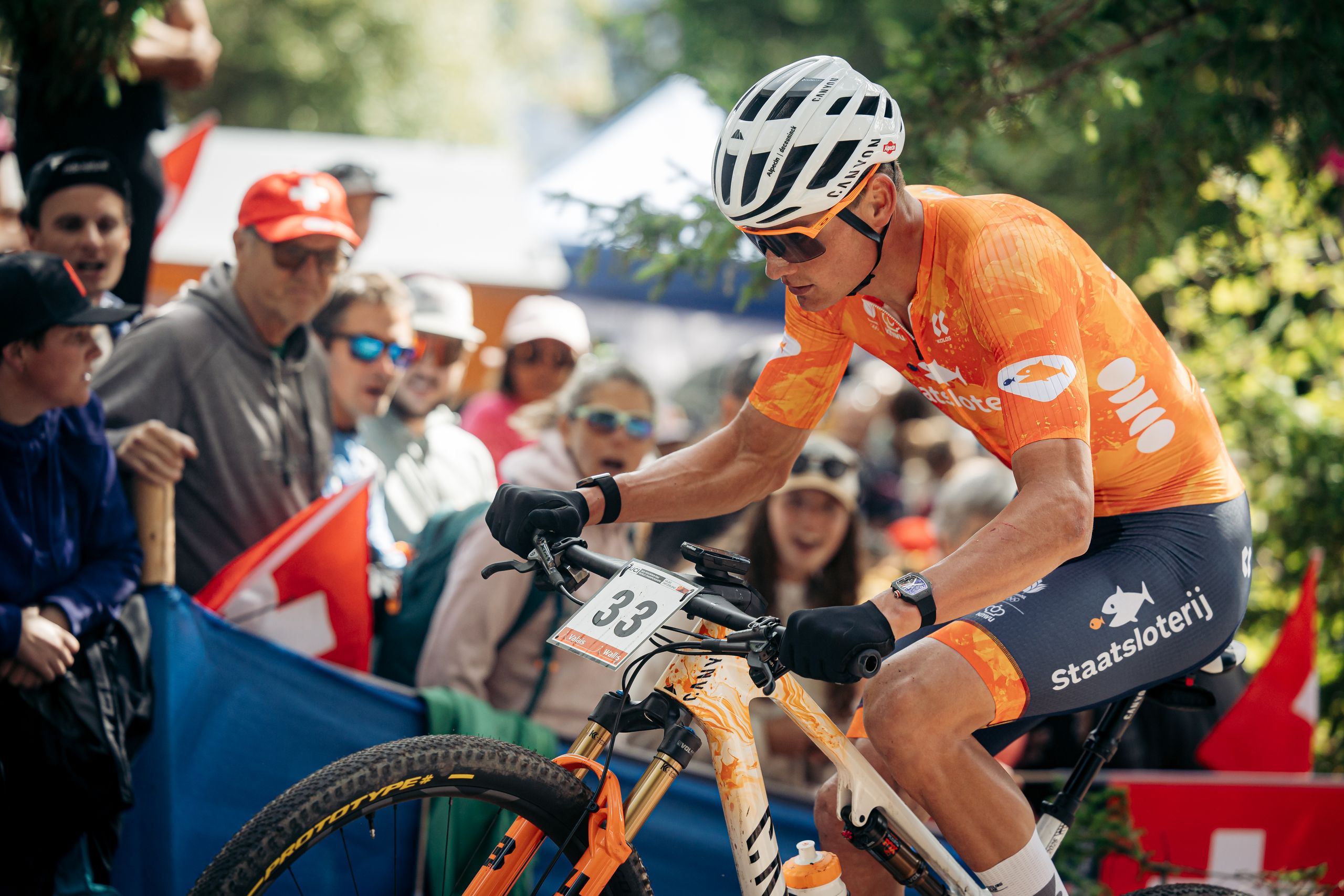 La federación holandesa de ciclismo ya está considerando la combinación de ruta y MTB para Mathieu van der Poel y Puck Pieterse en los Juegos Olímpicos de Los Ángeles 2028.