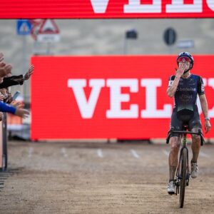 Dutch Lucinda Brand celebrates as she crosses the finish line to win the women's elite race of the Cyclocross World Cup, in Terralba, Sardinia, Italy, Sunday 07 December 2025, stage 3 (out of 12) in the World Cup of the 2026-2027 season. BELGA PHOTO DAVID PINTENS (Photo by DAVID PINTENS / BELGA MAG / Belga via AFP)