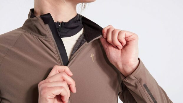 La oferta especializada tiene un descuento de $ 135 en esta chaqueta de invierno de primera categoría: regale al ciclista de su vida una capa lujosa esta Navidad.