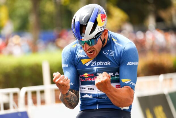 ADELAIDE, AUSTRALIA - JANUARY 26: Sprint jersey leader Sam Welsford of Australia and Red Bull BORA Hansgrohe team wins the 25th Santos Tour Down Under Schwalbe Men's Stage 6 from Adelaide to Adelaide on January 26, 2025 in Adelaide, Australia. (Photo by Peter Mundy/Getty Images)