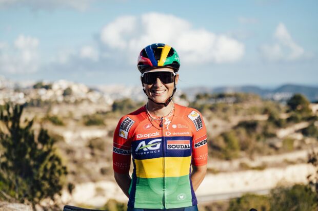 'Imposible pasar desapercibido': Kim Le Court-Pienaar lleva los colores de Mauricio con el rediseño de su camiseta en las carreras más importantes del mundo en 2026