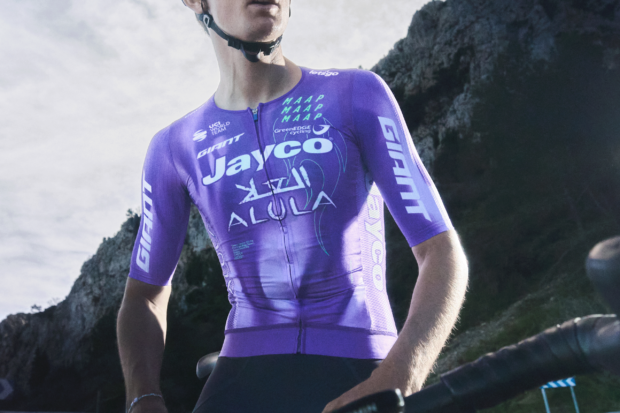 MAAP agrega llamas al característico color púrpura Aurora para el nuevo diseño del kit de Jayco AlUla y Liv AlUla Jayco para 2026