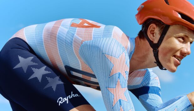 Rapha revela el primer diseño del kit USA Cycling, con estrellas y rayas en colores pastel para atletas de carretera, MTB, BMX y pista.