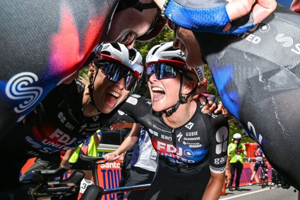 FFDJ United - Suez rider Ally Wollaston of New Zealand (centre R) celebrates with team mates after winning the women's first stage of the Tour Down Under cycling race in Adelaide on January 17, 2026. (Photo by Brenton Edwards / AFP) / --IMAGE RESTRICTED TO EDITORIAL USE - STRICTLY NO COMMERCIAL USE--