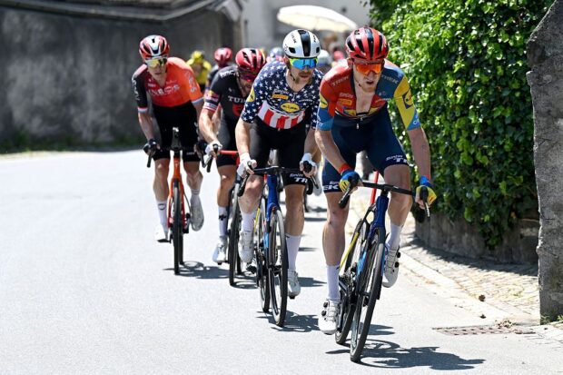 NEUHAUSEN AM RHEINFALL, SWITZERLAND - JUNE 20: (L-R) Quinn Simmons of United States and Tao Geoghegan Hart of Great Britain and Team Lidl - Trek compete in the chase group during the 88th Tour de Suisse 2025, Stage 6 a 186.7km stage from Chur to Neuhausen am Rheinfall / #UCIWT / on June 20, 2025 in Neuhausen am Rheinfall, Switzerland. (Photo by Tim de Waele/Getty Images)