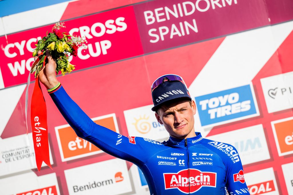 Mundial Benidorm 2023: Mathieu van der Poel celebra la victoria