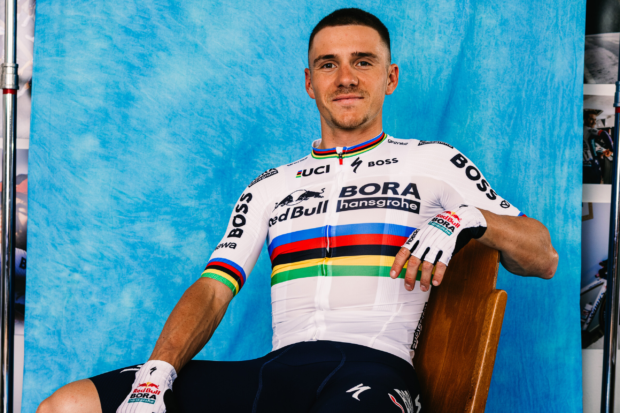 Se informa que Remco Evenepoel agregará la aparición en el UAE Tour a su calendario inicial en su debut en Red Bull-Bora-Hansgrohe.