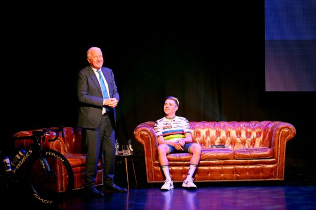 'Lo odio' – Patrick Lefevere mantiene rencor a Ralph Denk por perseguir a Remco Evenepoel, revela que contactó con Juan Ayuso como posible sustituto