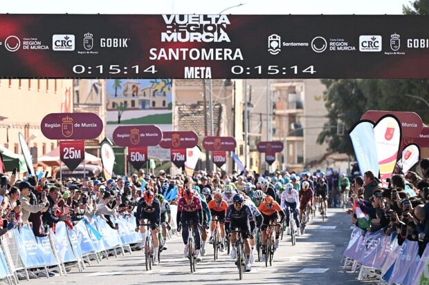 Vuelta a Murcia: riders complete the neutralised stage