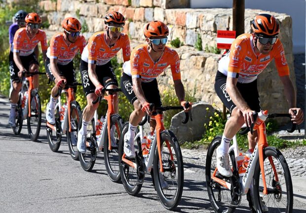 FOIA, PORTUGAL - FEBRUARY 19: Oscar Onley of Great Britain and Team INEOS Grenadiers competes during the 52nd Volta ao Algarve em Bicicleta 2026, Stage 2 a 183.5km stage from Portimao to Foia (Monchique) 882m on February 19, 2026 in Foia, Portugal. (Photo by Dario Belingheri/Getty Images)