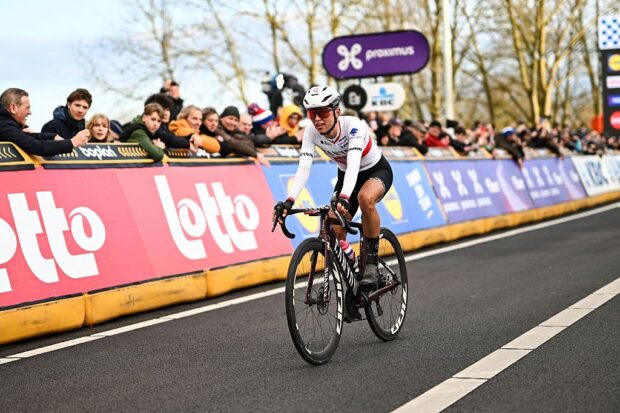 Polish Katarzyna Niewiadoma-Phinney of CANYON//SRAM Zondacrypto crosses the finish line of the women's one-day cycling race Omloop Het Nieuwsblad (UCI World Tour), the opening race of the Flemish one-day classics season, 137,6 km from Gent to Ninove, Saturday 28 February 2026. BELGA PHOTO MAARTEN STRAETEMANS (Photo by MAARTEN STRAETEMANS / BELGA MAG / Belga via AFP)