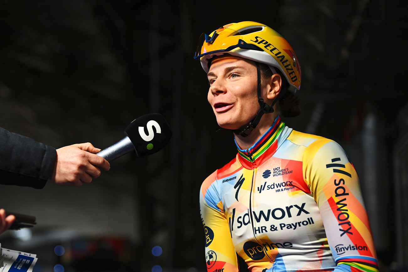 GANTE, BÉLGICA - 28 DE FEBRERO: Lotte Kopecky de Bélgica y el equipo SD Worx - Protime antes de la 21ª Omloop Het Nieuwsblad 2026, Elite femenina, una carrera de un día de 137,2 km desde Gante a Ninove / #UCIWWT / el 28 de febrero de 2026 en Gante, Bélgica. (Foto de Luc Claessen/Getty Images)