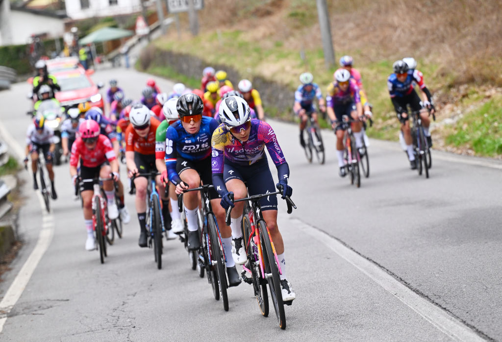 CITTIGLIO, ITALIA - 16 DE MARZO: Steffi Haberlin de Suiza y el equipo SD Worx - Protime compite durante el 26º Trofeo Alfredo Binda-Comune di Cittiglio 2025 - Elite femenina una carrera de un día de 152 km desde Luino a Cittiglio / #UCIWWT / el 16 de marzo de 2025 en Cittiglio, Italia. (Foto de Luc Claessen/Getty Images)