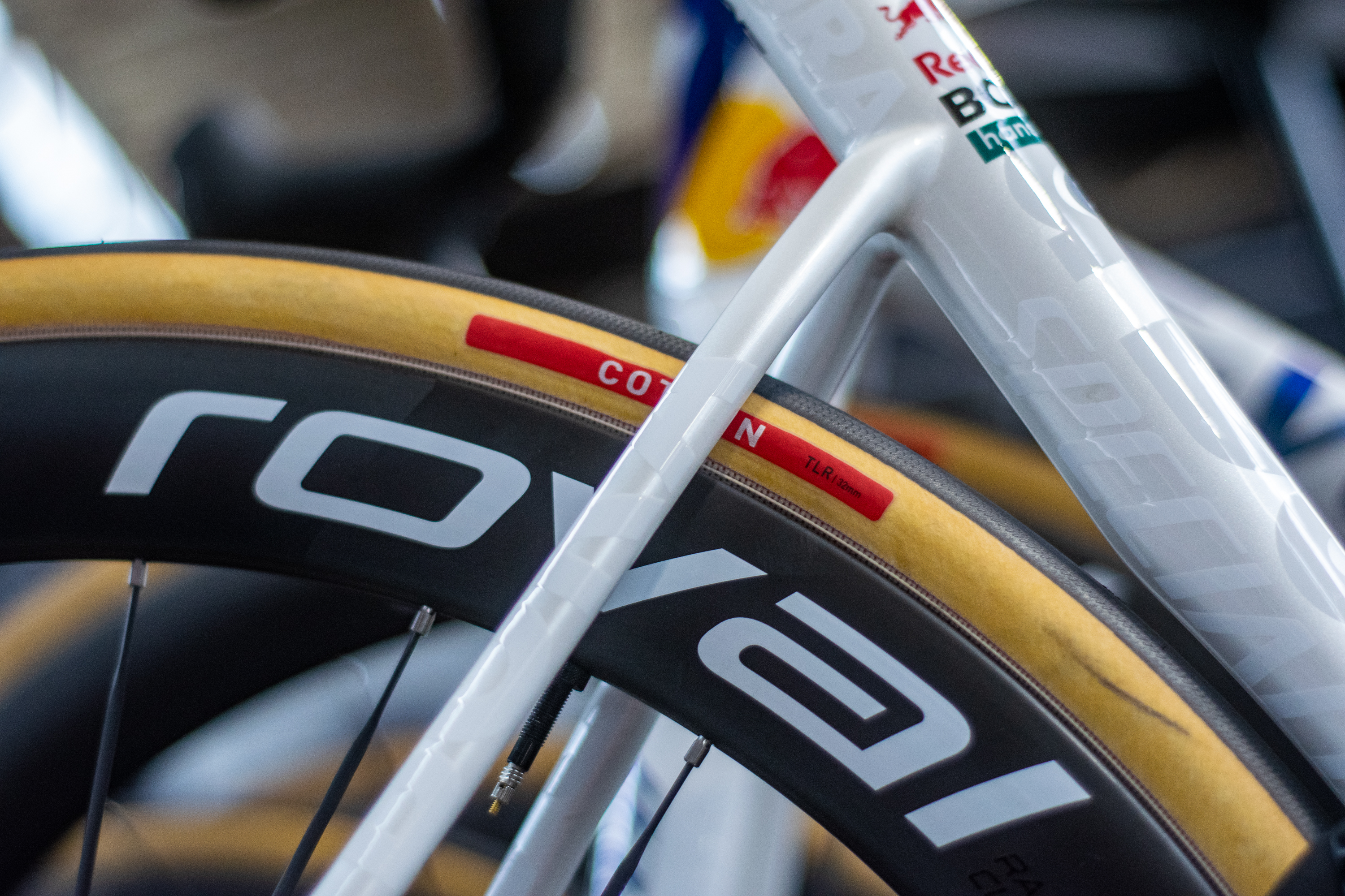 Un neumático Specialized Cotton TLR de 32 mm