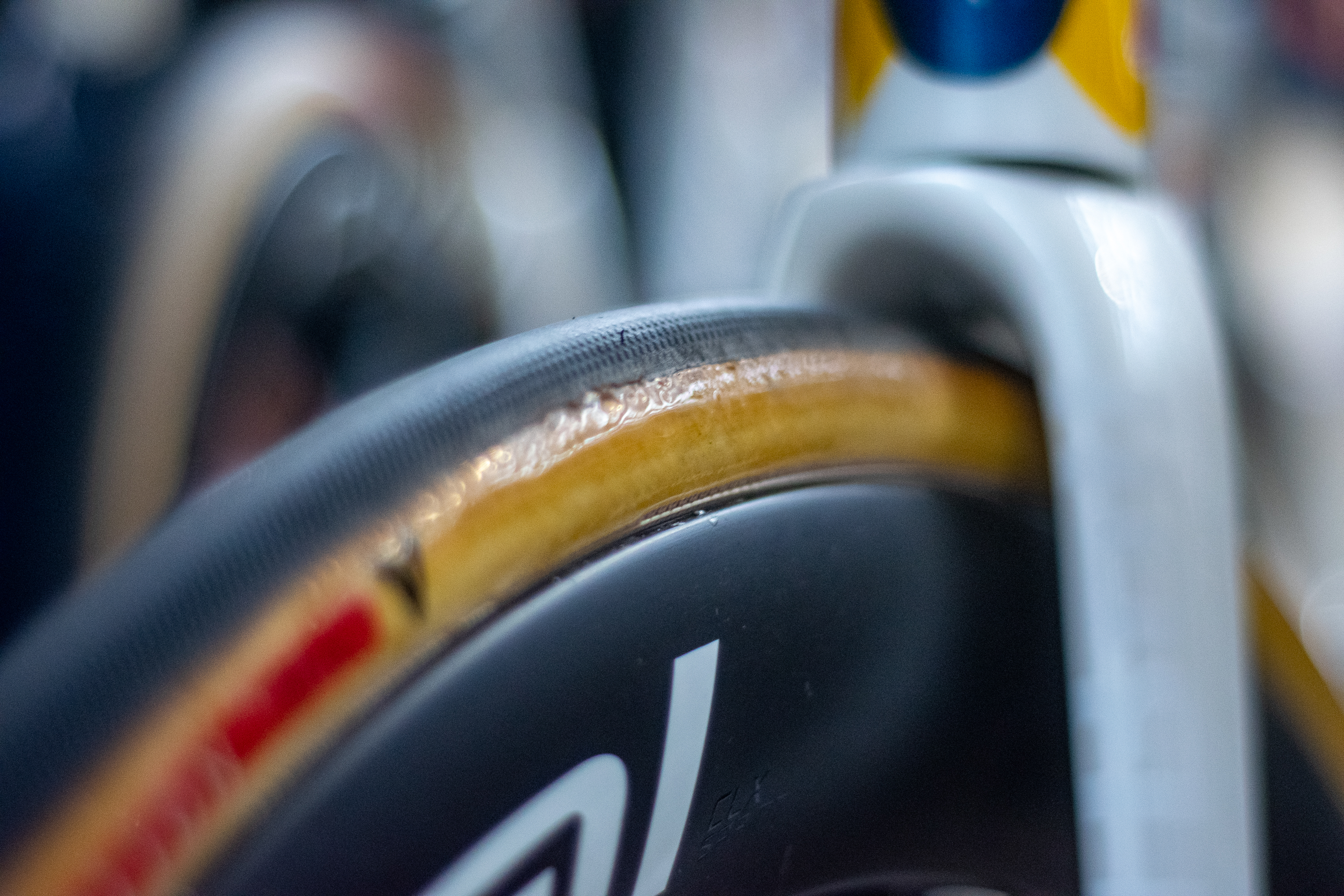 Neumáticos Specialized Cotton TLR con sellador transparente aplicado al flanco