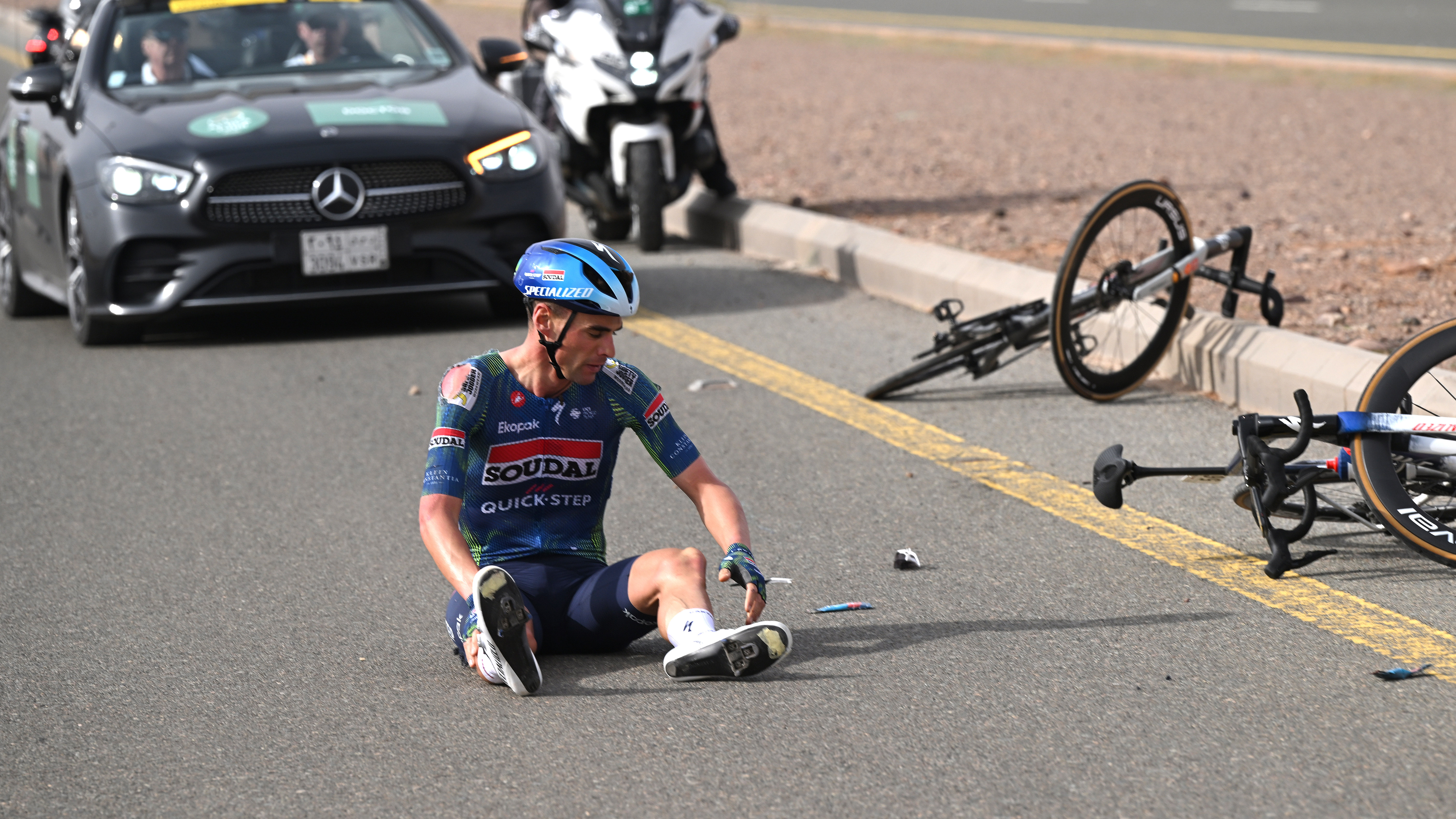 Un ciclista se estrelló en la gira de AlUla