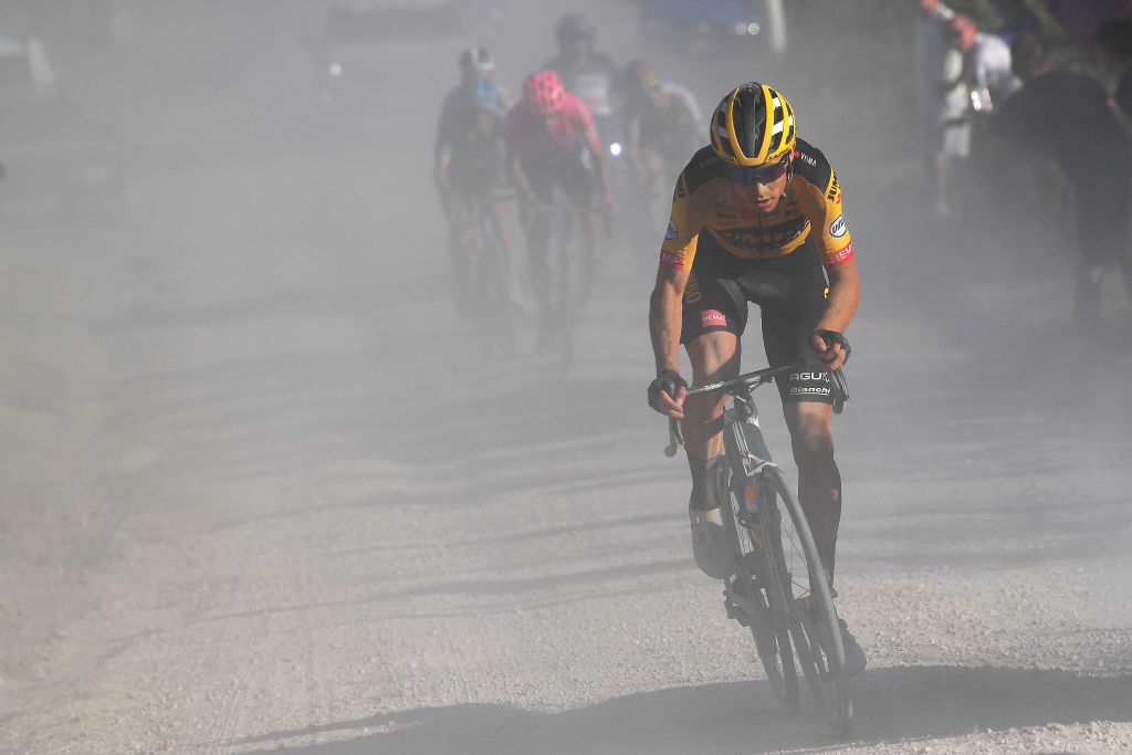Strade Bianche 2020: Wout van Aert avanza hacia la victoria