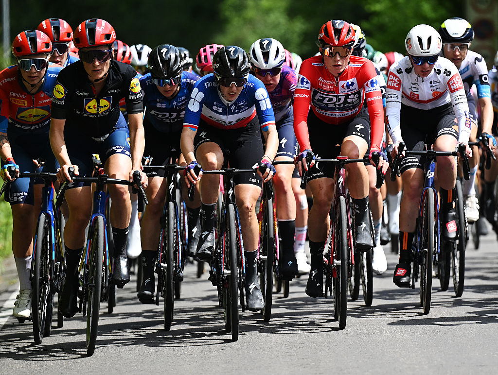 FDJ-Suez corrió para proteger a Demi Vollering en La Vuelta Femenina