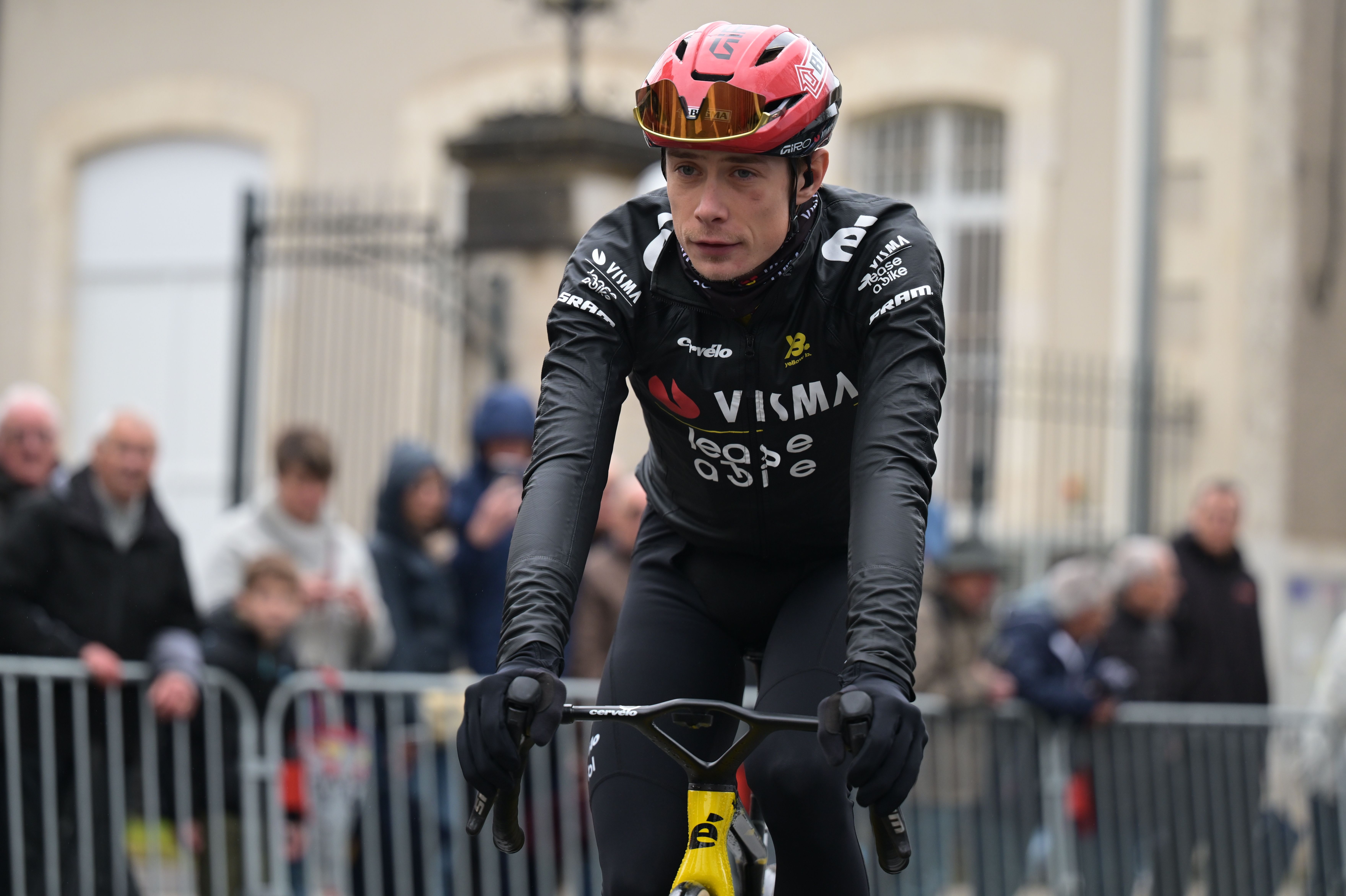 Crédito obligatorio: Foto de David Pintens/Belga/Shutterstock (16750574w) El danés Jonas Vingegaard del equipo Visma-Lease a Bike fotografiado antes del inicio de la cuarta etapa de la 84.ª edición de la carrera ciclista París-Niza, una carrera de Bourges a Uchon (195 km), el miércoles 11 de marzo de 2026. Francia Ciclismo París-Niza cuarta etapa, Bourges, Francia - 11 de marzo 2026