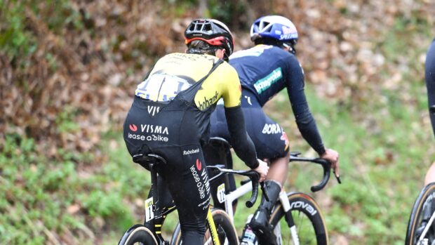 'Puedes llamarme un creador de tendencias': un culotte mutilado y una chaqueta al revés ayudan a Jonas Vingegaard a ganar en el festival de congelación de París-Niza