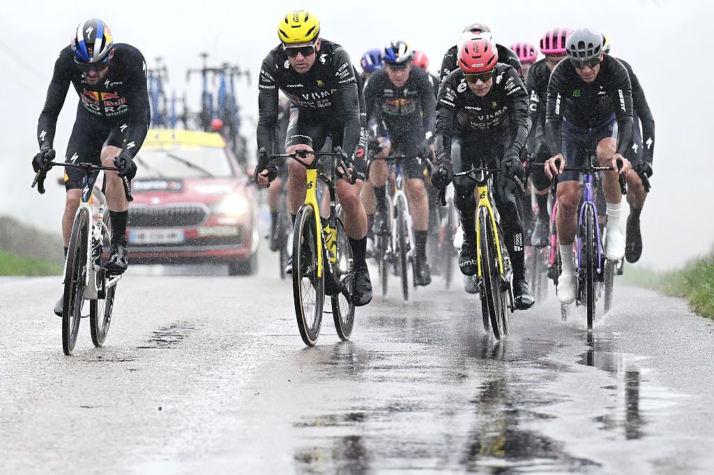 2026 Paris-Nice stage 4: riders endured very difficult weather conditions